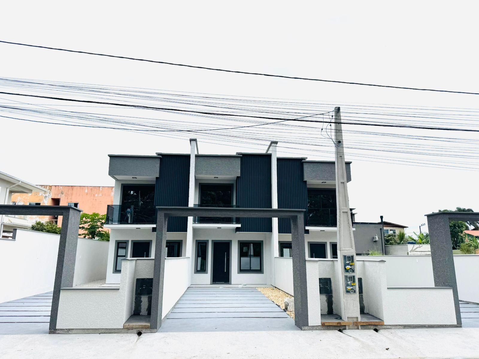 Sobrado Novo com 2 Suítes, 2 Vagas e Quintal Privativo | Modernidade e Conforto